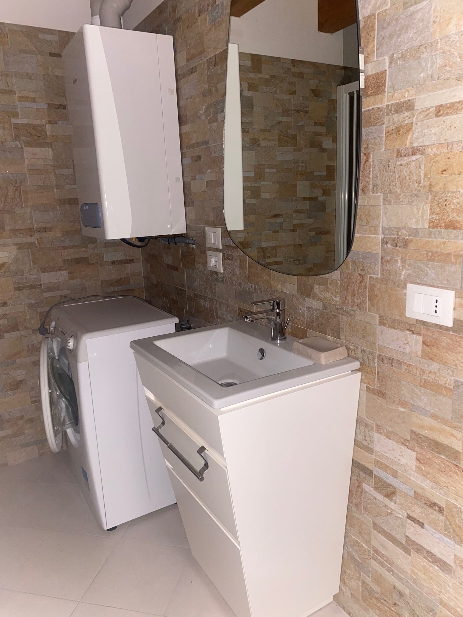 Bagno con lavatrice